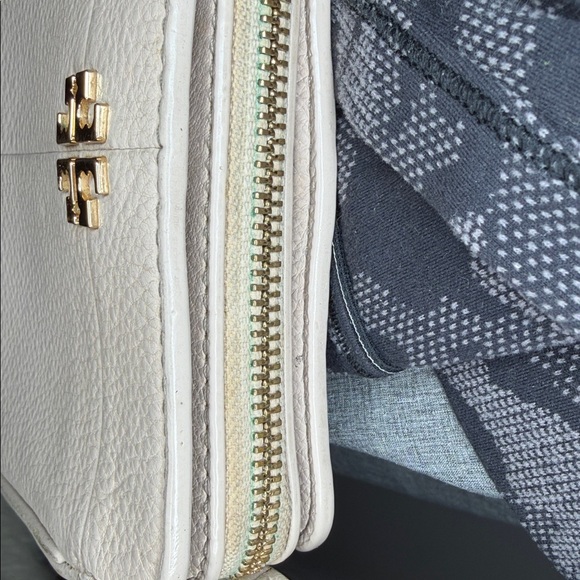 Tory Burch like new condition leather light blush Crossbody. Gold hardware. - Picture 8 of 12